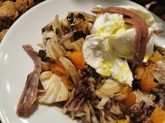 Lauwarmer Radicchio-Salat mit konfierten Aprikosen und Mozzarella - Maître Philippe & Filles