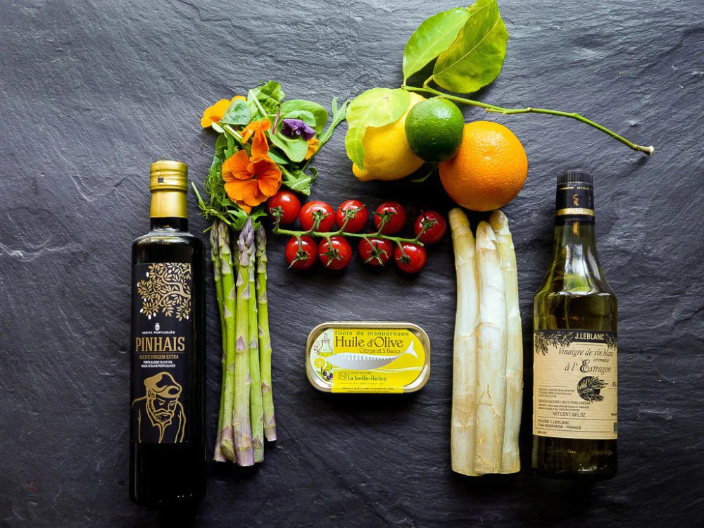 "Genießen Sie den Frühling mit unserem Wildkräutersalat: roh mariniert ... "Genießen Sie den Frühling mit unserem Wildkräutersalat: roh mariniert ...