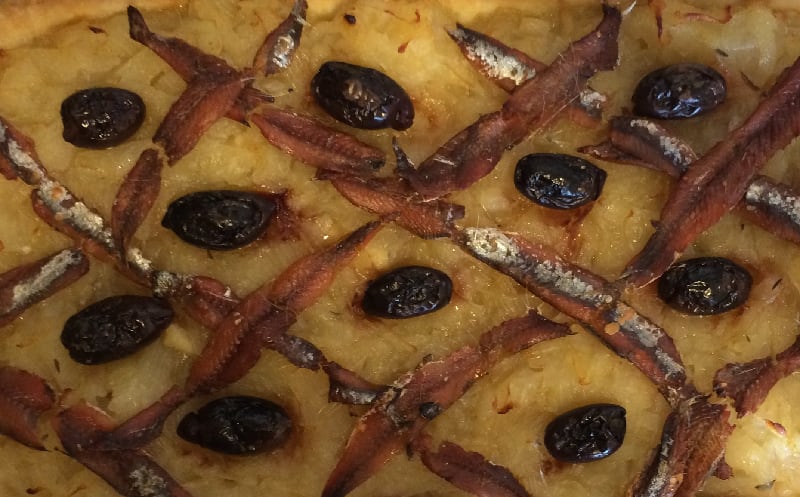 Spontanverkostung: Pissaladière mit rosa Zwiebeln aus Roscoff